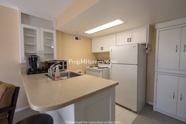 Foto del edificio - 2100 Summit Dr