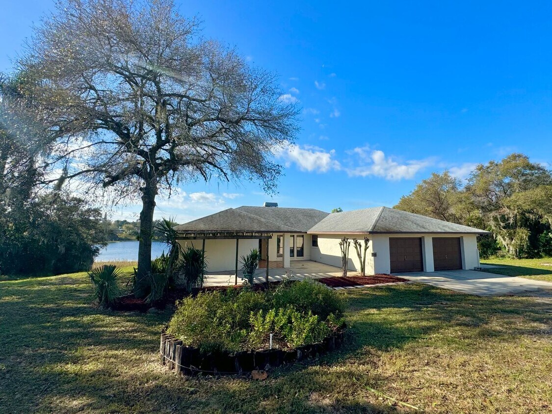 Primary Photo - 1.6 Acre Lakefront Lot