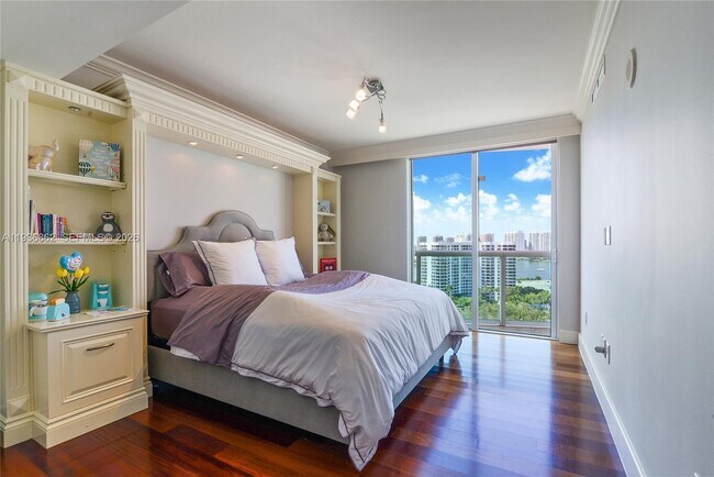 Foto del edificio - 19400 Turnberry Way