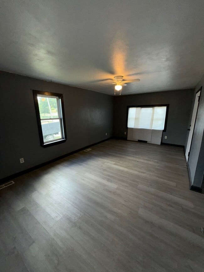 Building Photo - 201 S Memorial Ave