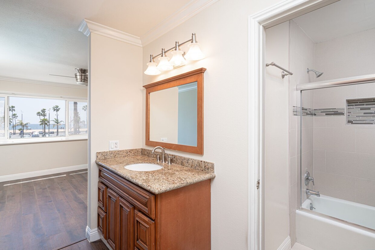 Primary Photo - 2 BD/2 BA Condo with Oceanviews