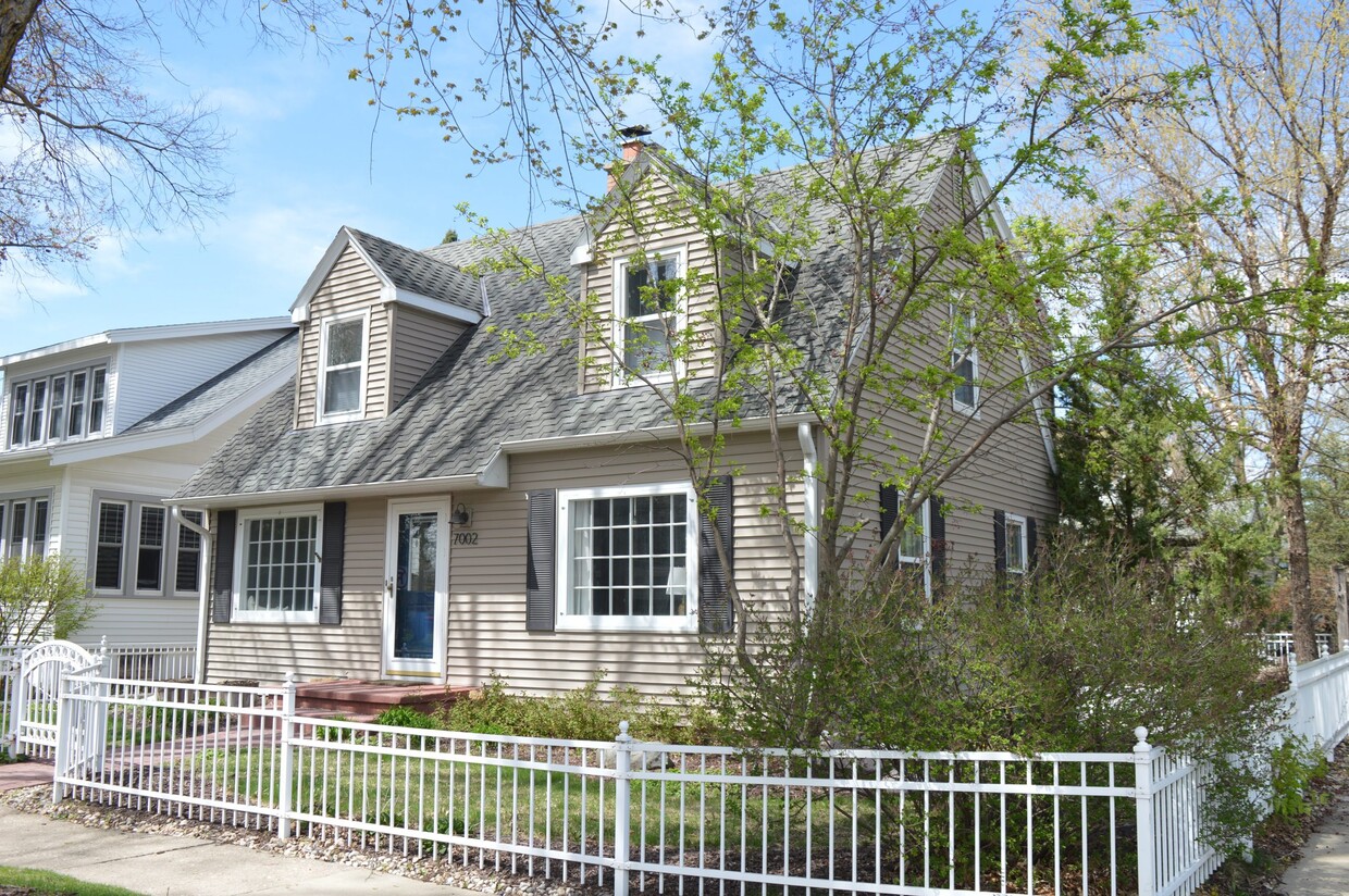 Primary Photo - 7002 Hubbard Ave