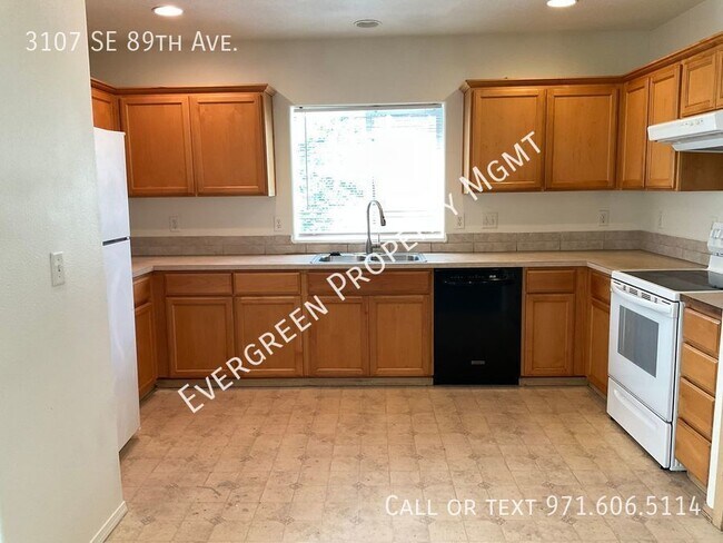 Foto del edificio - Beautifully Upgraded Tri-Level $2,395 3BD/...