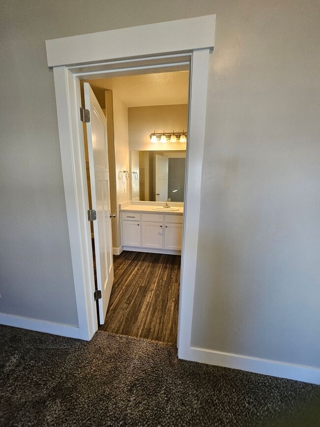 Building Photo - Gillespie