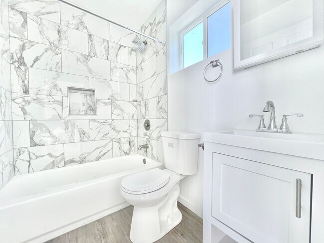 Foto del edificio - 1763 W 38th St