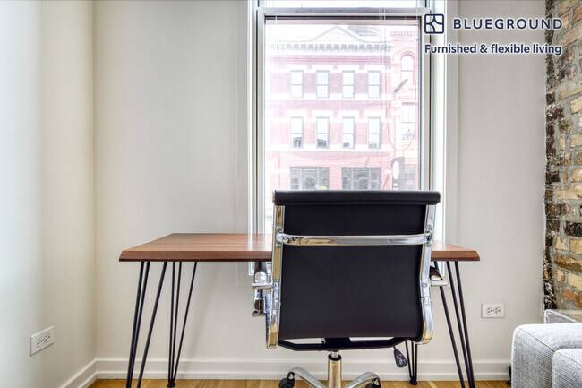 Foto del edificio - 1422 N Milwaukee Ave