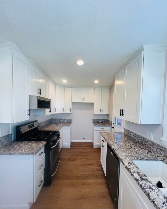 kitchen - 12542 Menlo Ave