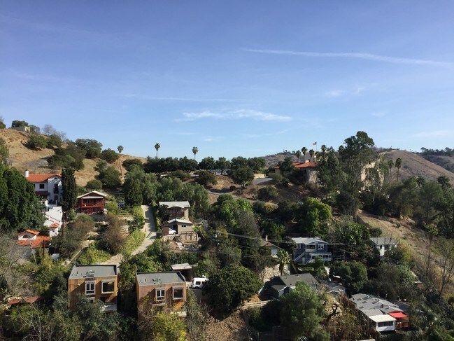 Foto del edificio - 4680 Glenalbyn Dr