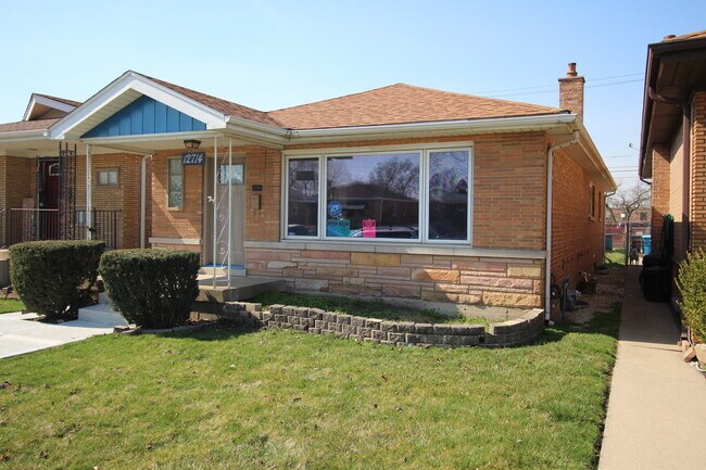 Building Photo - 12714 S Justine St