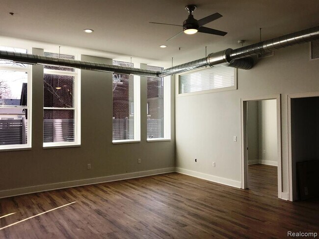 Building Photo - 785 Forest St