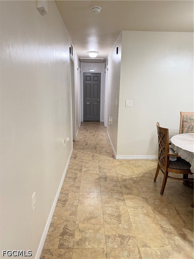Foto del edificio - 5011 Moon Ln