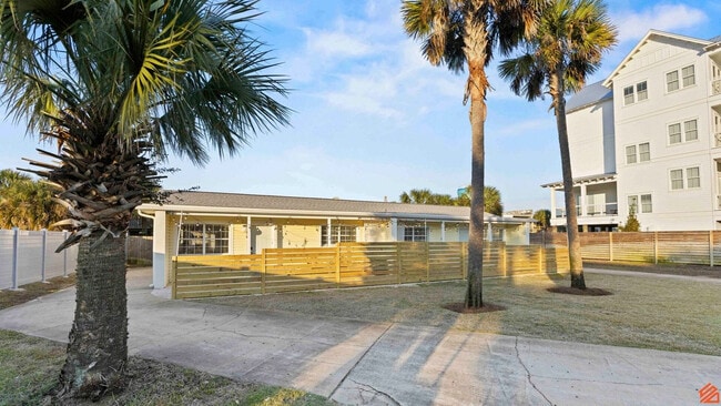 Building Photo - 209 Angelfish Ave.