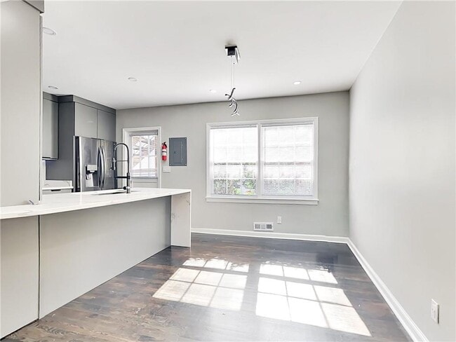 Foto del edificio - 425 Lindbergh Drive NE