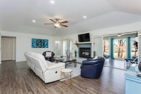 Building Photo - 66 Taylor Dr