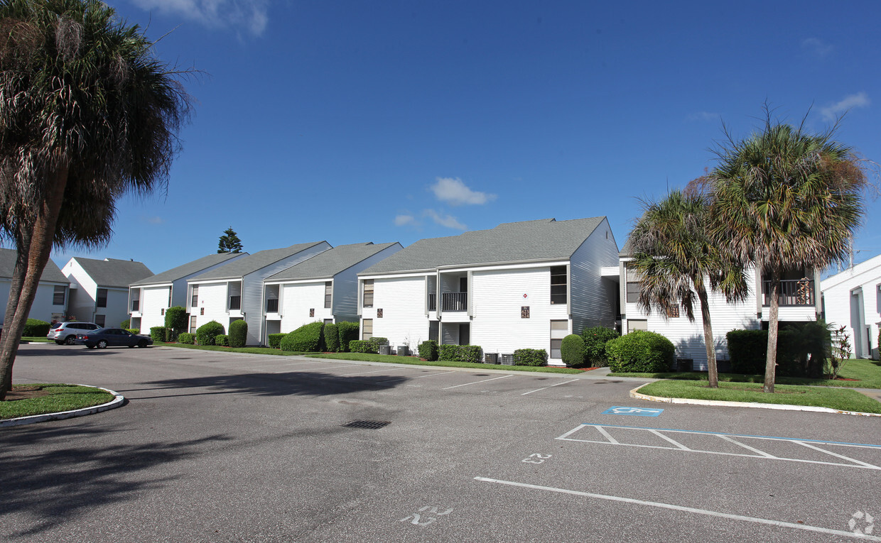 Palms Apartments Of Tarpon Springs