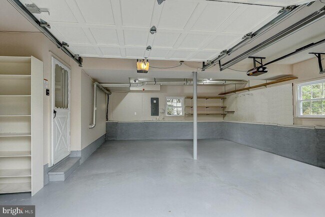 Building Photo - 45 Turner Ct
