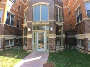 Building Photo - 6015 N Mozart St