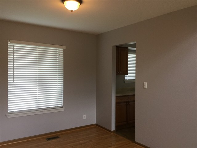 Building Photo - 13809 S Petersburg Drive
