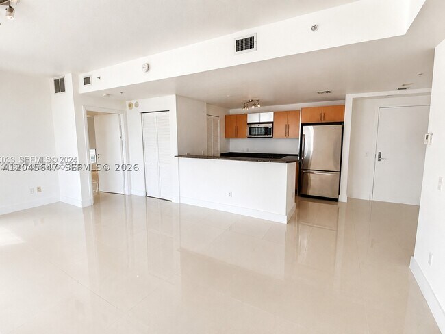 Foto del edificio - 300 S Biscayne Blvd