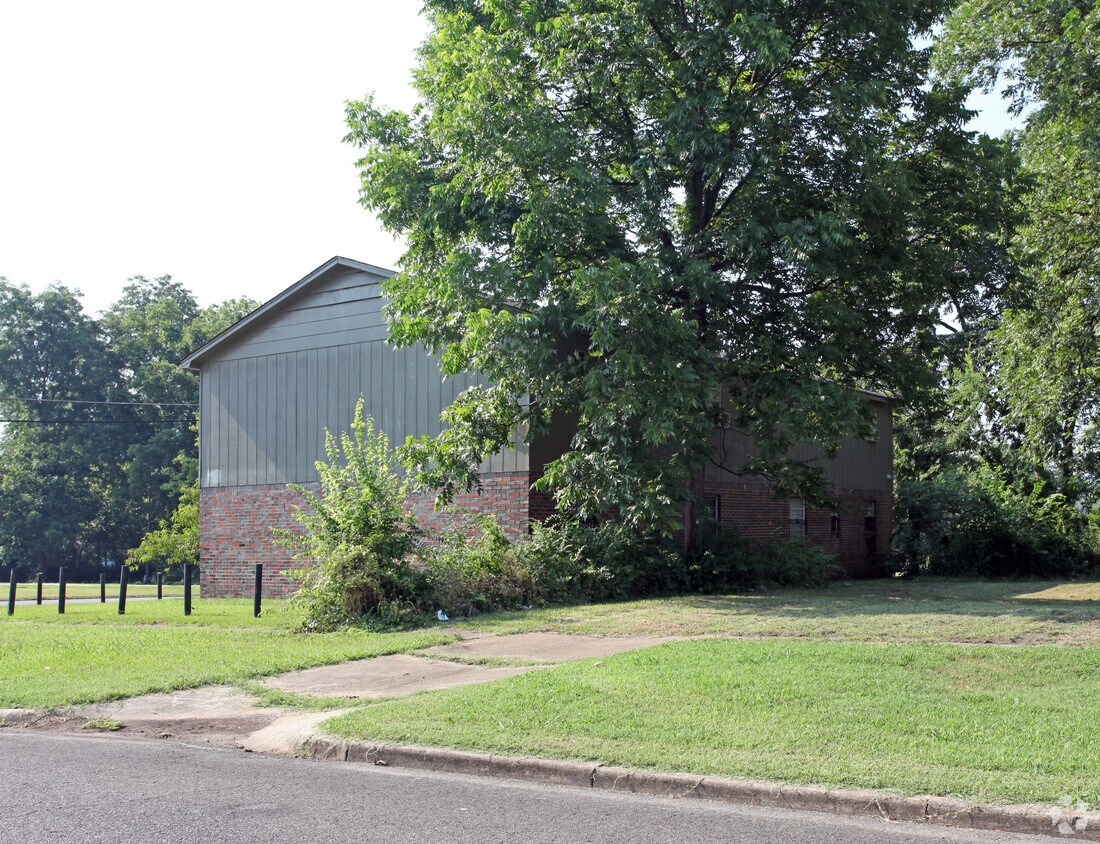 Building Photo - 440 4th St N