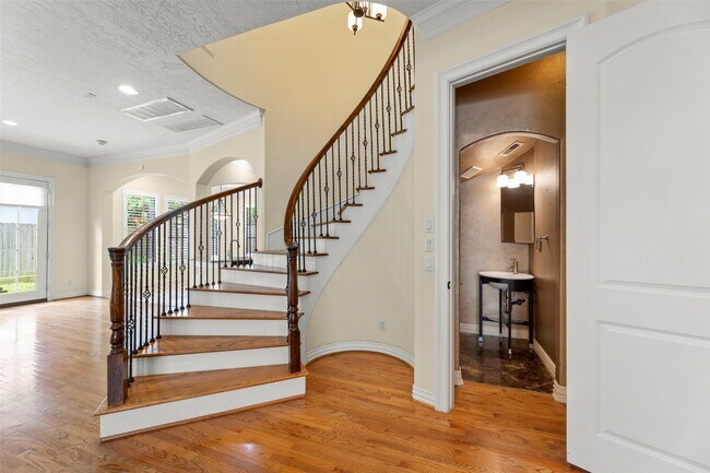 Building Photo - 4107 Dartmouth Ave