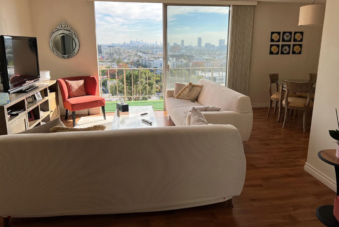 Foto principal - 100 S Doheny Dr