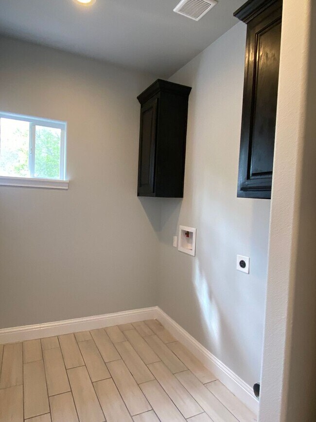 Foto del edificio - 301 E WILLINGHAM St #B