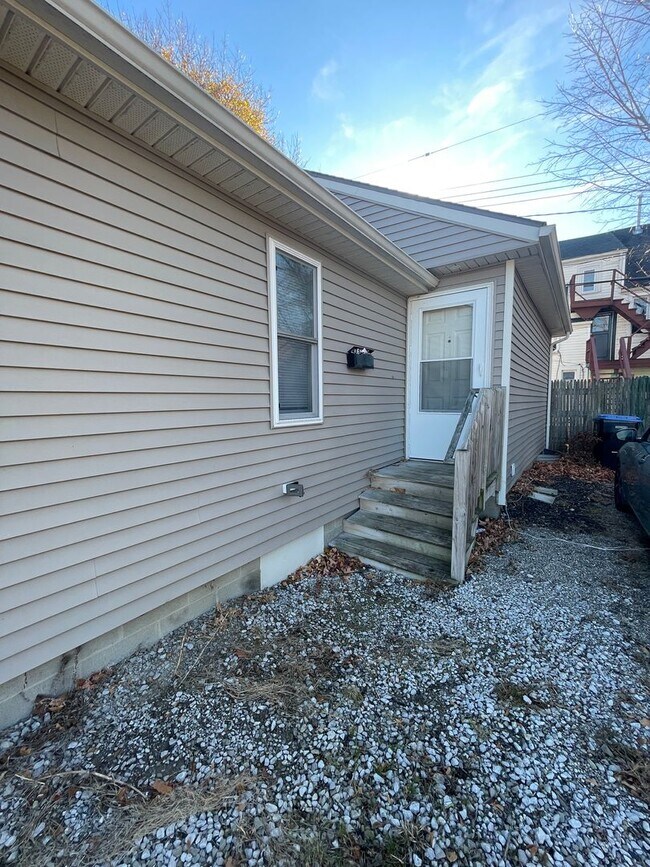 Foto del edificio - Four Bedroom House | Winter Term Special!