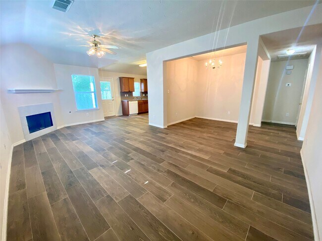 Foto del edificio - 5005 Deer Path Dr