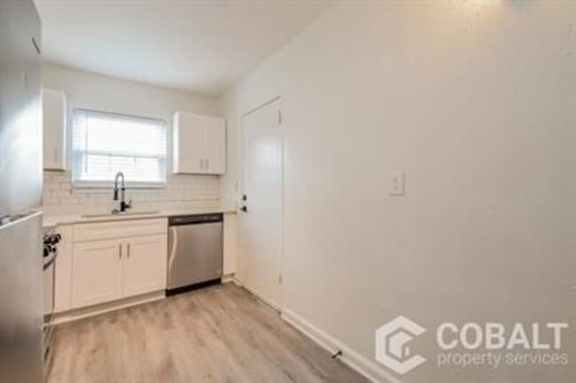 Building Photo - 401 Clifton Rd NE