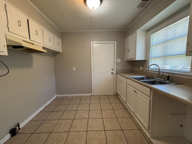 Building Photo - Bright & Modern 2-Bedroom Home in Memphis – Half Off First Month!