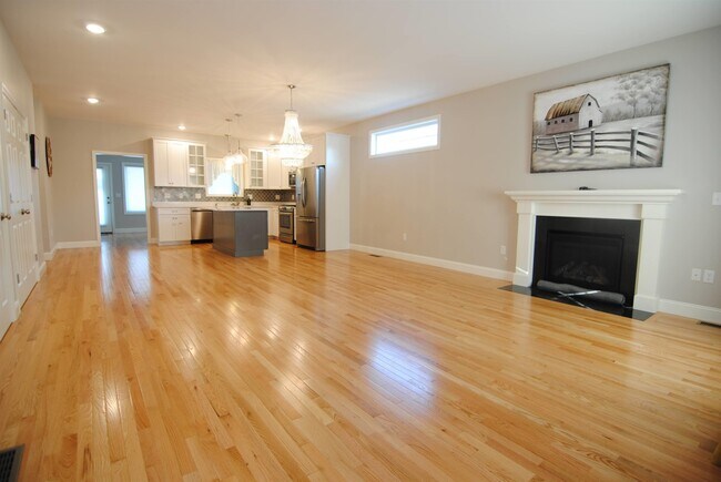 Building Photo - 16 Toby Cir