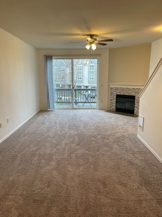 Foto del edificio - Extremely Gorgeous and Spacious 2 bedroom Condo