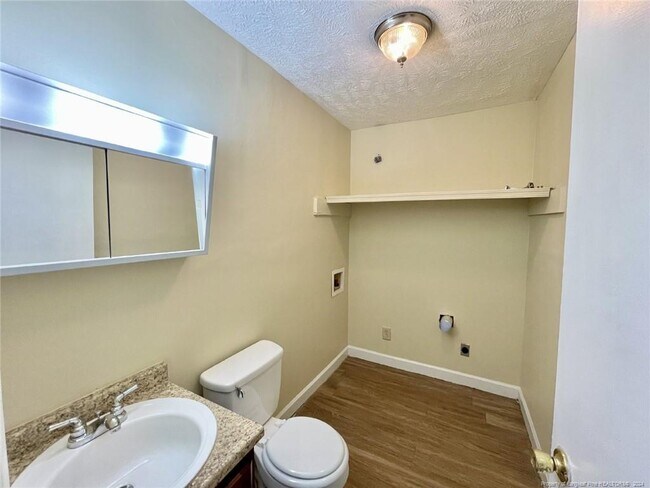 Foto del edificio - 5848 Aftonshire Dr