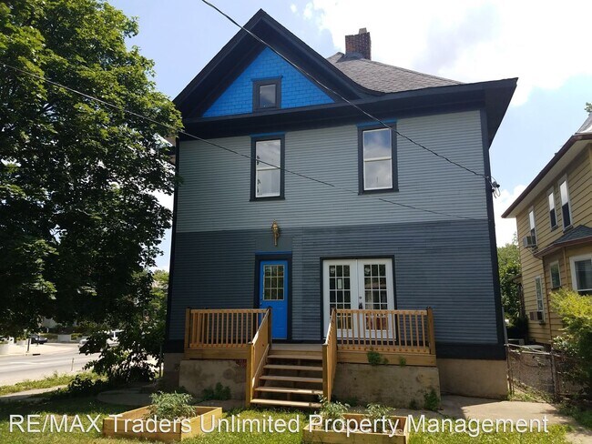 Building Photo - 4 br, 2.5 bath House - 1301 W Columbia Ter...