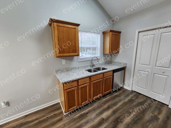 Building Photo - 440 Bridgeport Pl
