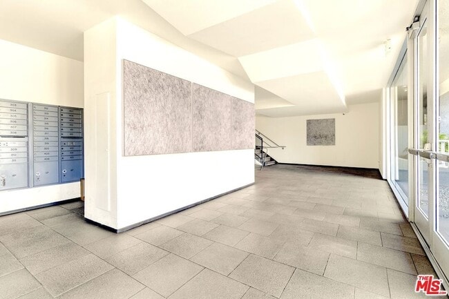 Building Photo - 9005 Cynthia St