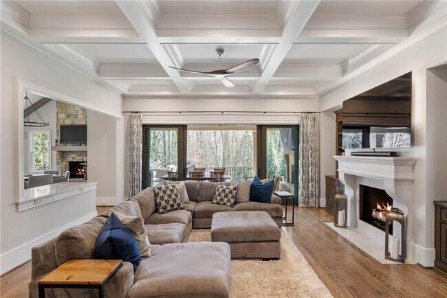Foto del edificio - 5265 Peachtree Dunwoody Rd NE