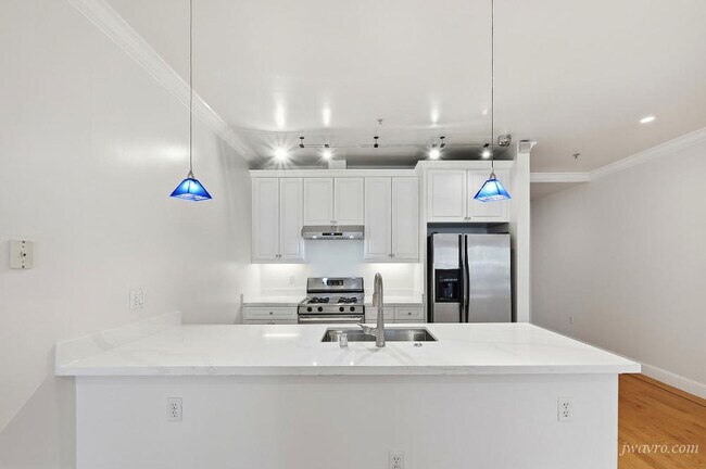 Building Photo - 166 Sanchez St