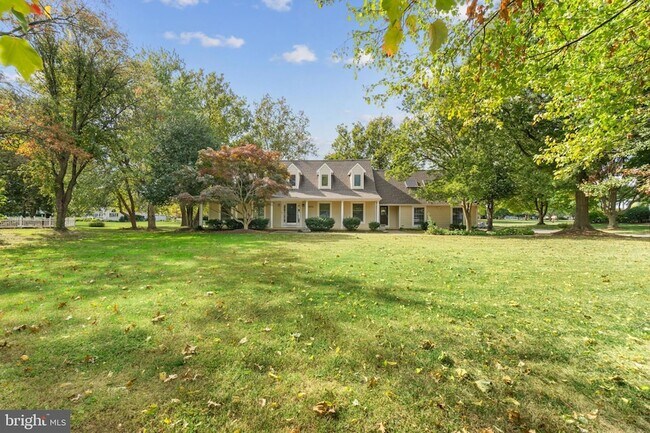 Foto del edificio - 2906 Cox Neck Rd E