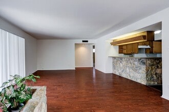 Building Photo - 3703 Roseland St