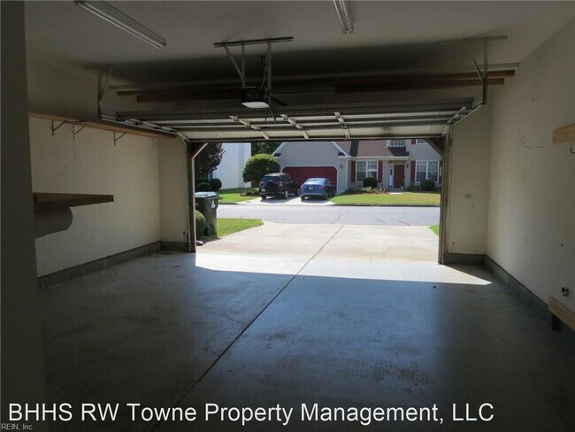 Building Photo - 4 br, 2.5 bath House - 506 Whisper Walk