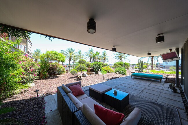 Building Photo - 7157 E Rancho Vista Dr