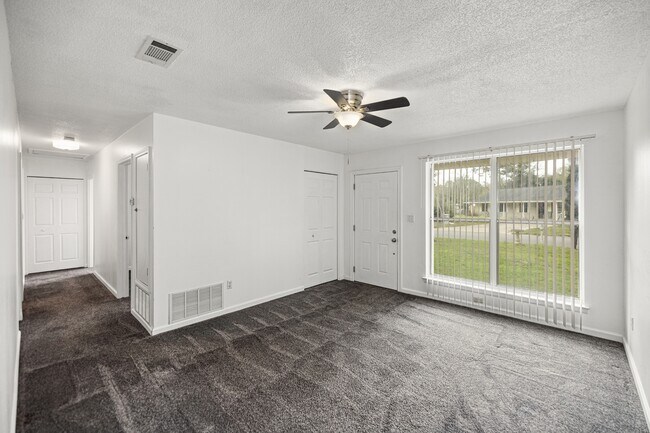 Building Photo - 210 Spencer Dr