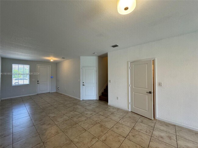 Foto del edificio - 2412 SE 15th St