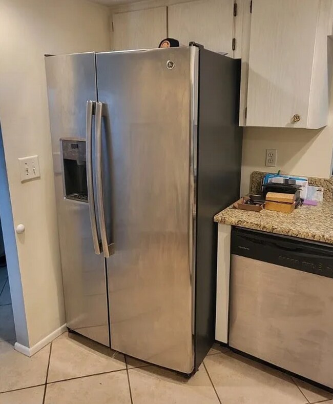 Building Photo - 4520 SE 6th Pl