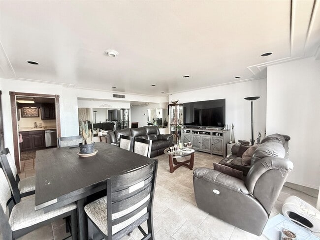 Foto del edificio - 2016 Main St