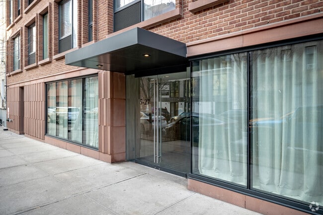 Building Photo - Five27