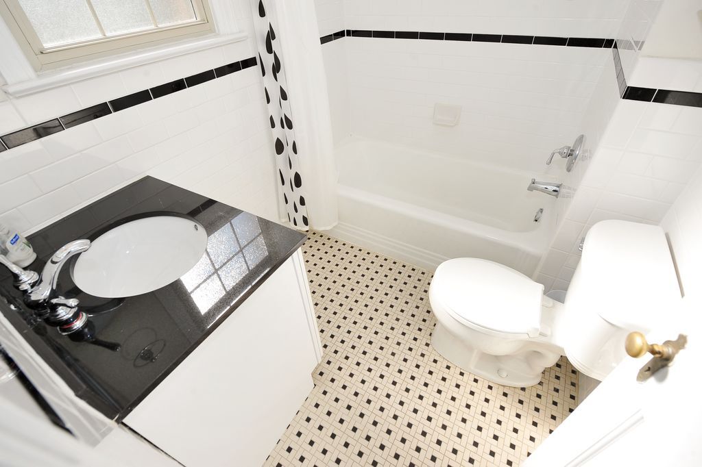 Primary Photo - 305 Whittier St NW