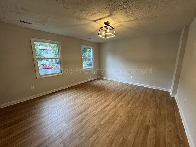 Foto del edificio - 5140 Redbud Rd